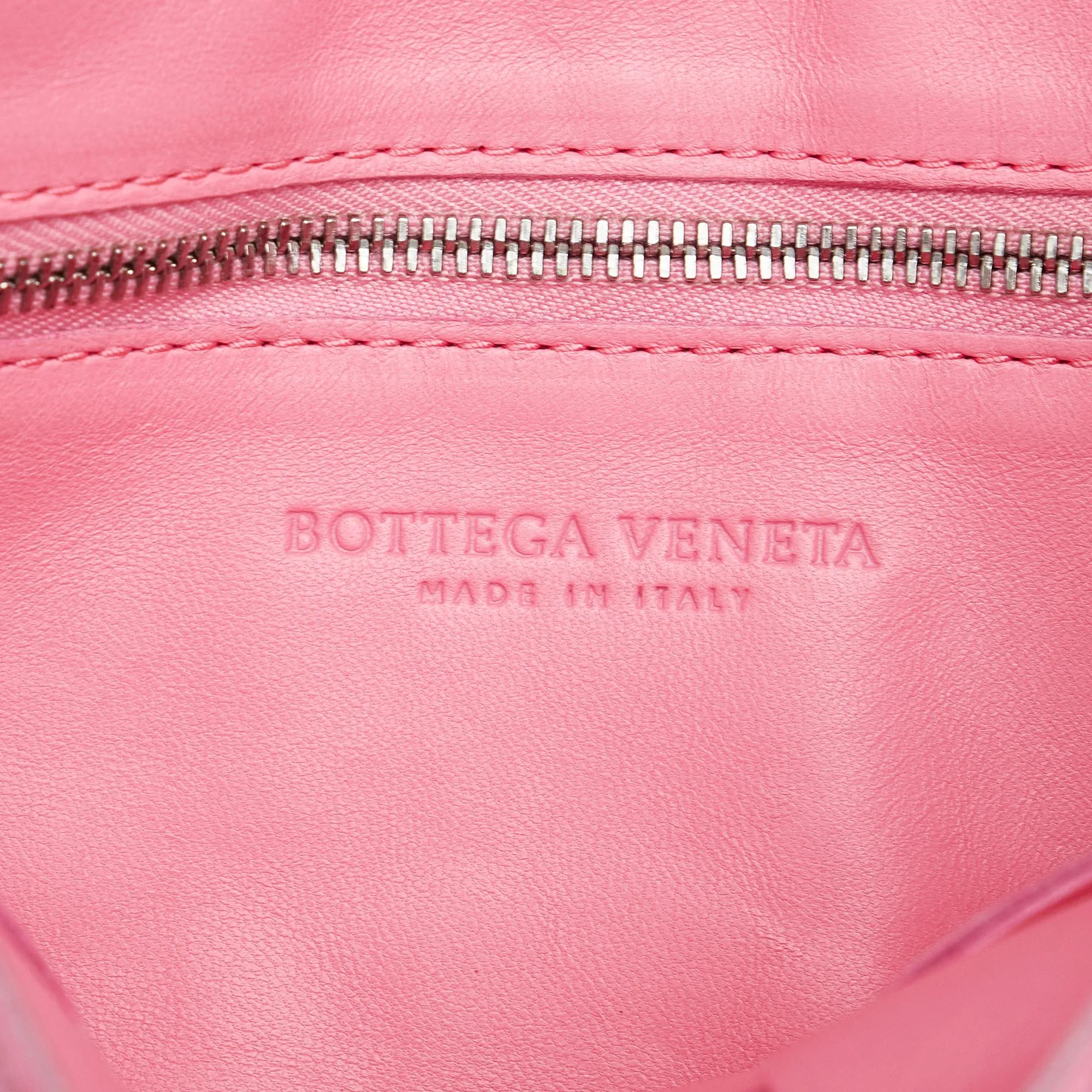 Bottega Veneta Intrecciato Cassette Leather Crossbody Bag (SHG-bylInr)