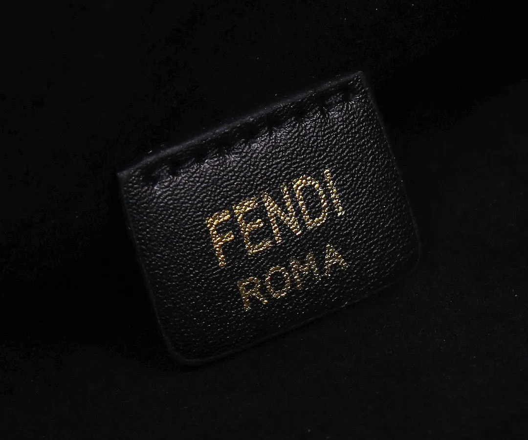 FF153 Fendi O’Lock Zipper / 13.8x5.5x9inch