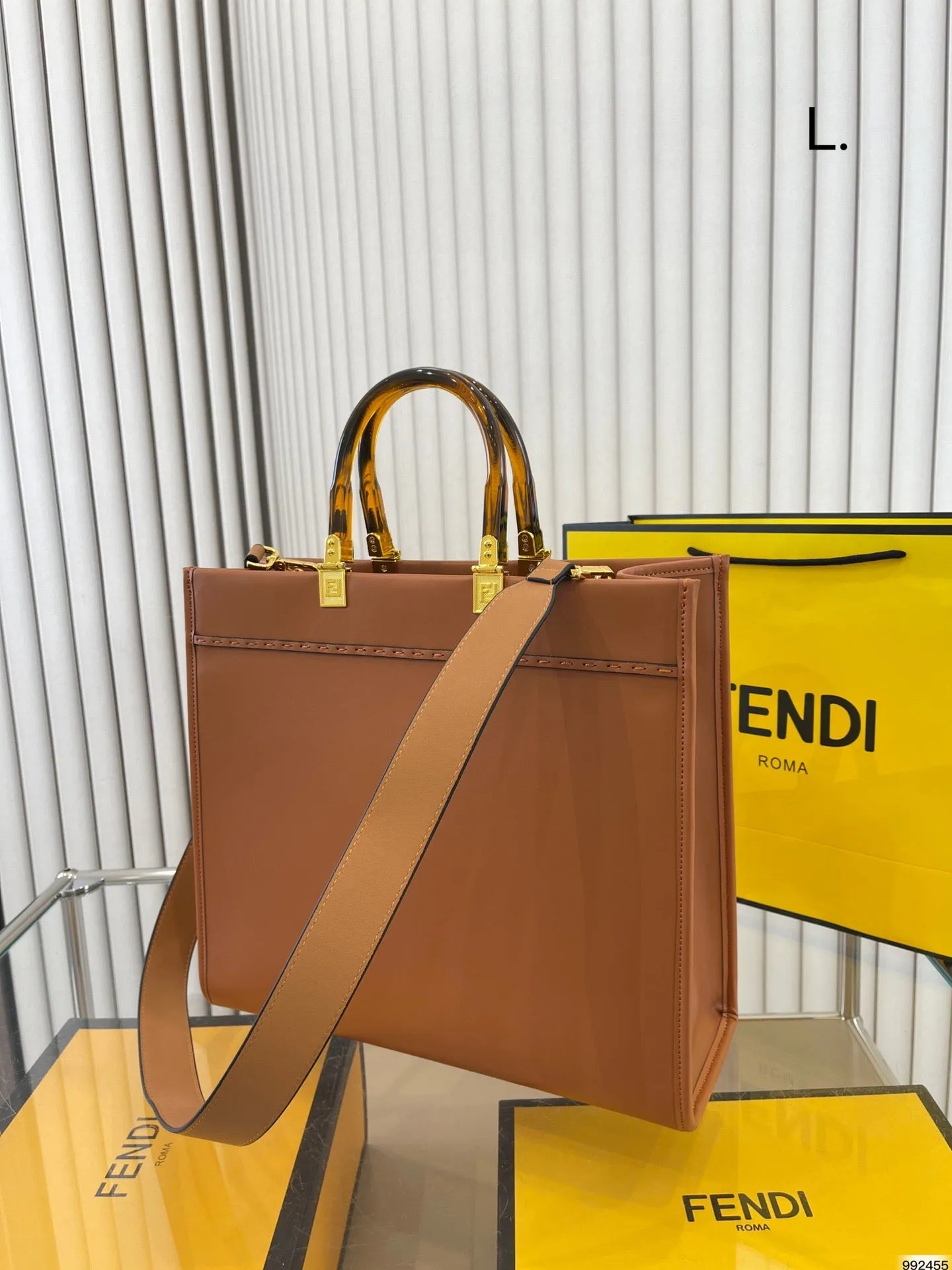 FF211 Fendi Sunshine Medium / 13.7x12.2x6.7inch