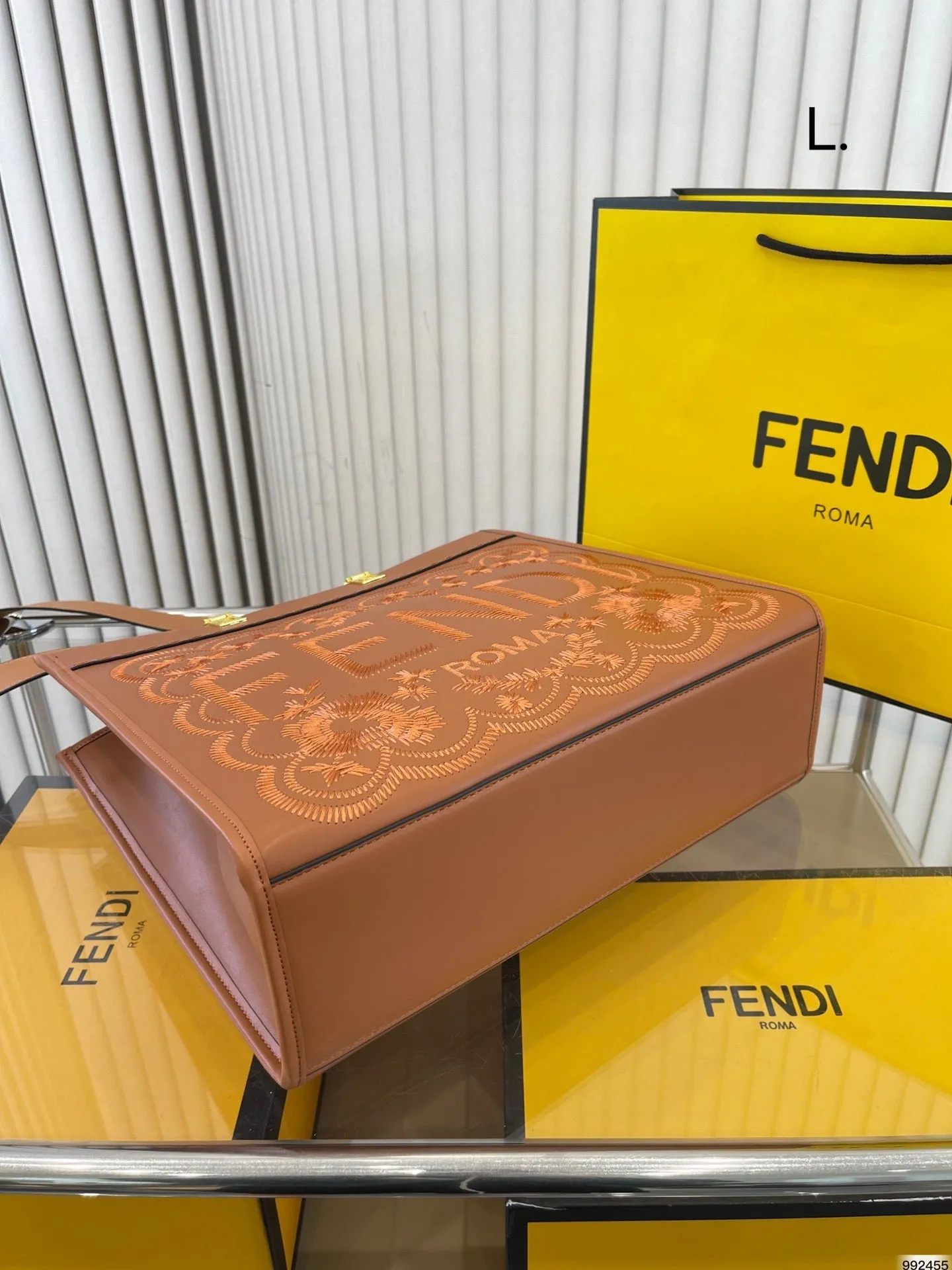 FF211 Fendi Sunshine Medium / 13.7x12.2x6.7inch