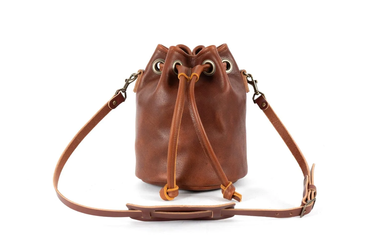 LEATHER BUCKET BAG - MEDIUM - GRAPE BISON