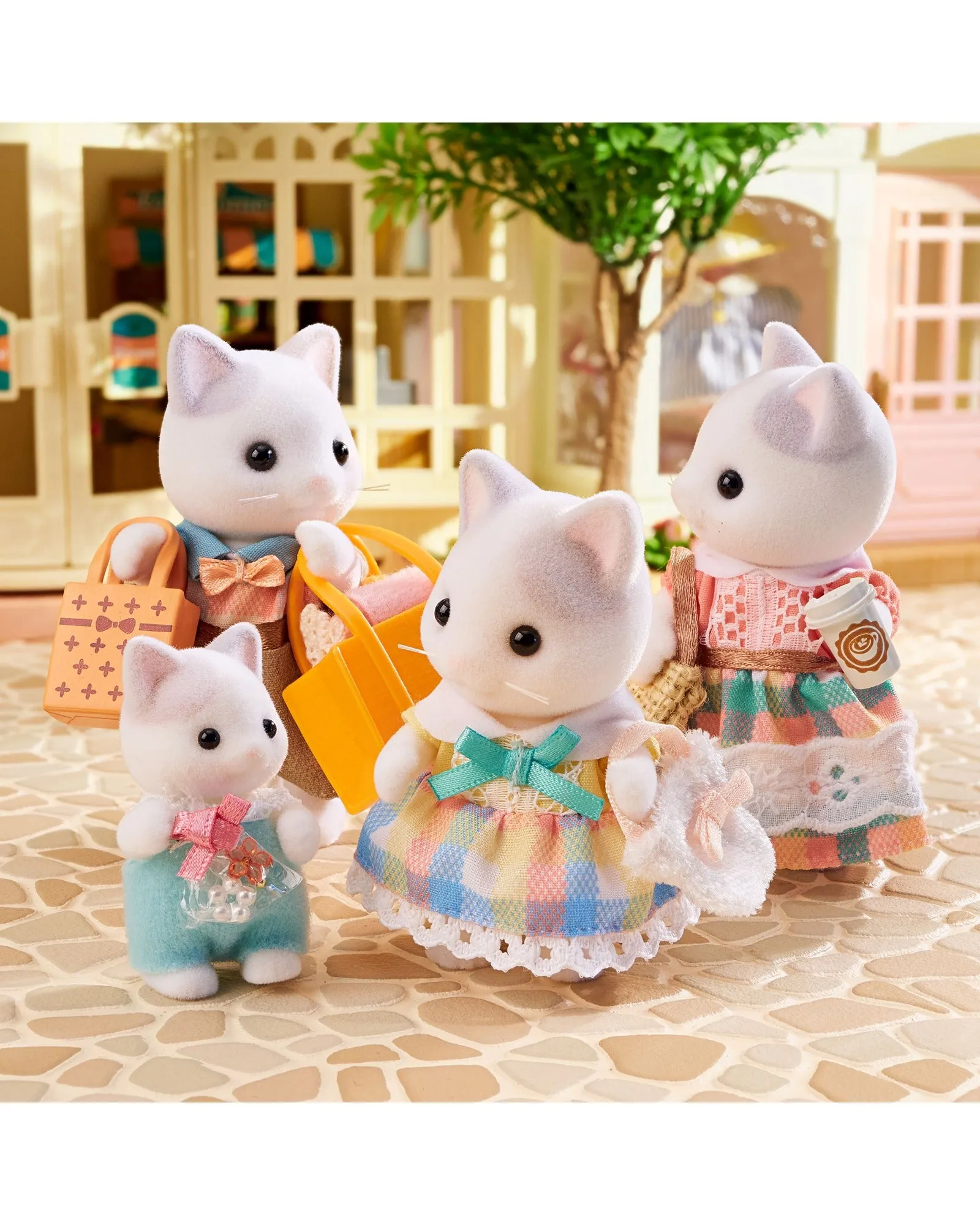 Sylvanian Families Latte Cat Family