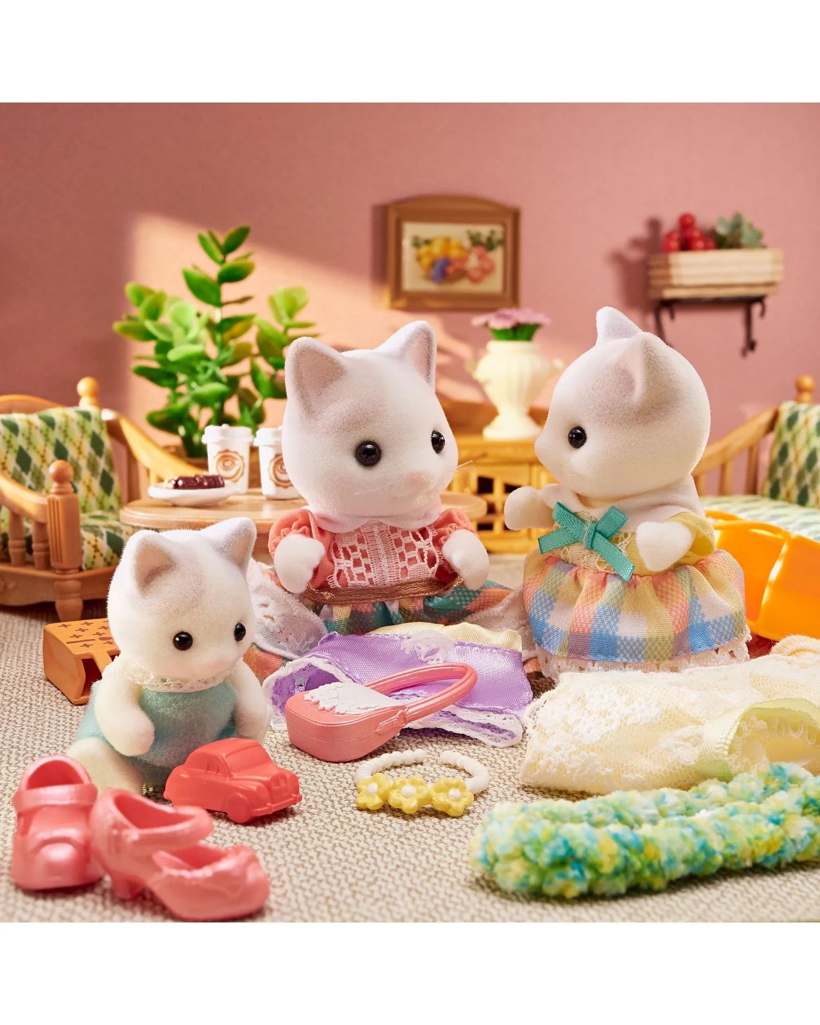 Sylvanian Families Latte Cat Family